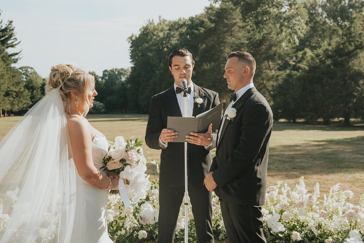 MODERN-GARDEN-MANSION-SUMMER-WEDDING-LINDSAY-BESNIK_PHOTOS_BY_MARIA_B_LUNG_0235