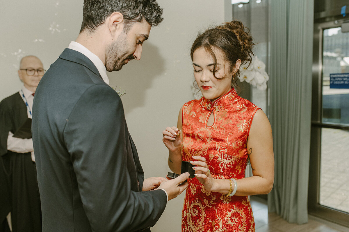 toronto-city-elopement-city-hall-ttc-subway-sugar-beach-fun-romantic-sumer-wedding-2722