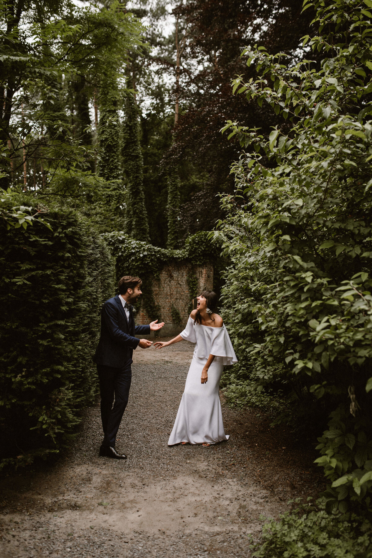 Blij bruidspaar fotoshoot bruiloft België