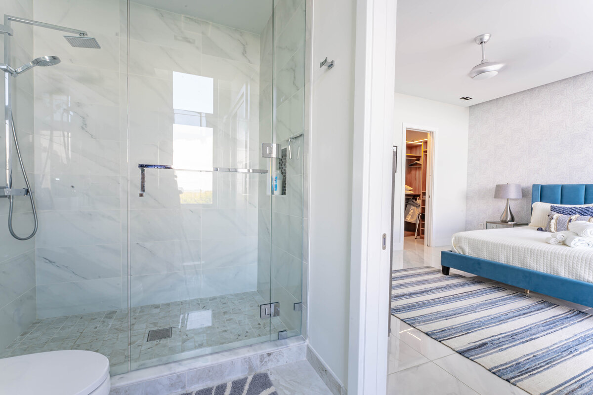 Master bathroom (2)