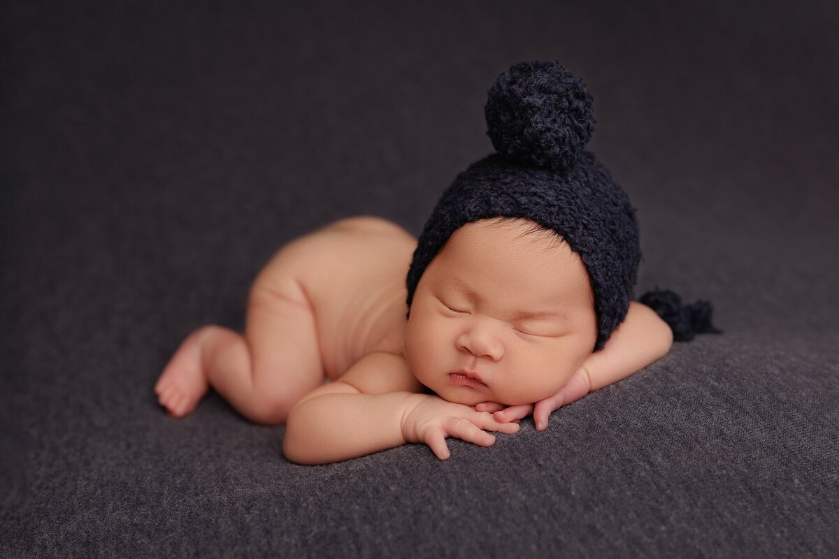 Beautiful newborn portraits in Elk Grove and Sacramento, capturing your baby's precious moments with simple elegance. Book your session today