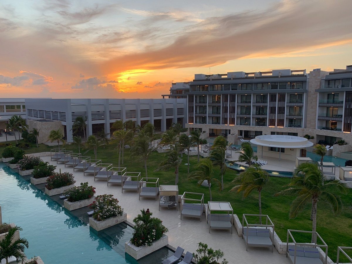 Majestic Elegance Costa Mujeres Buildings