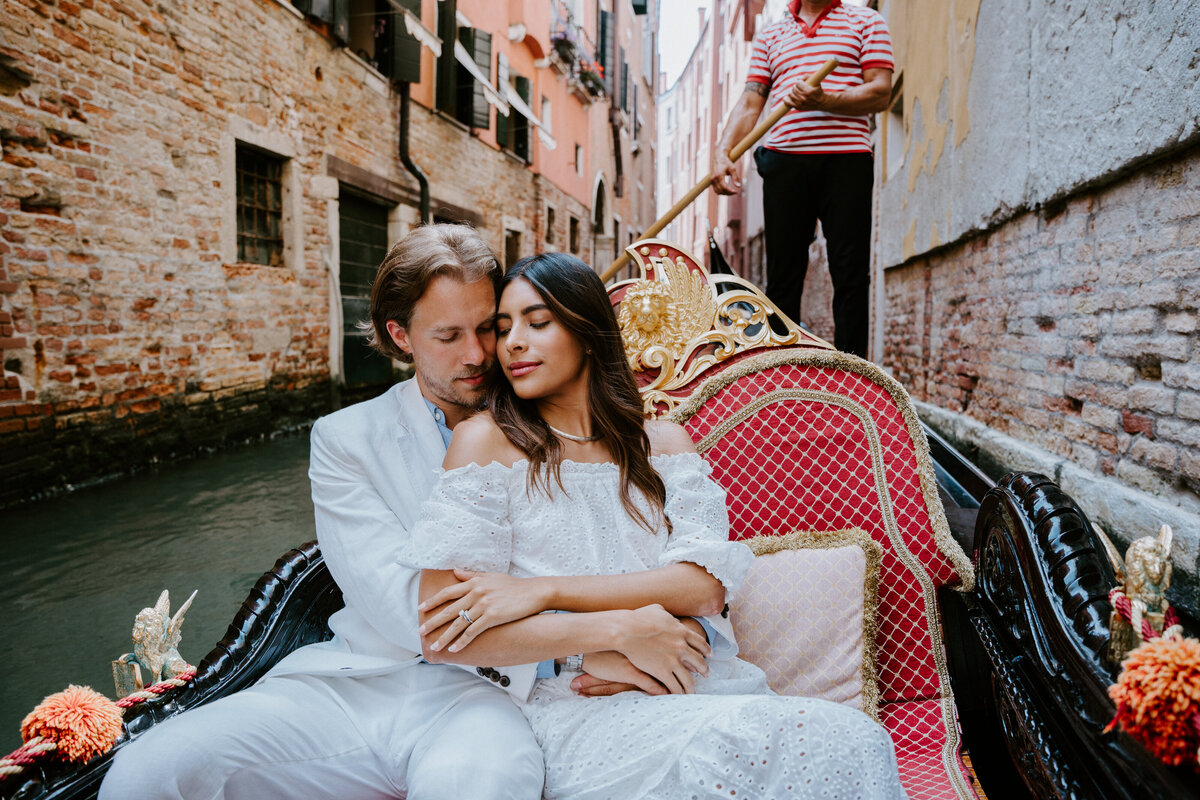 Couple eloping in Venice