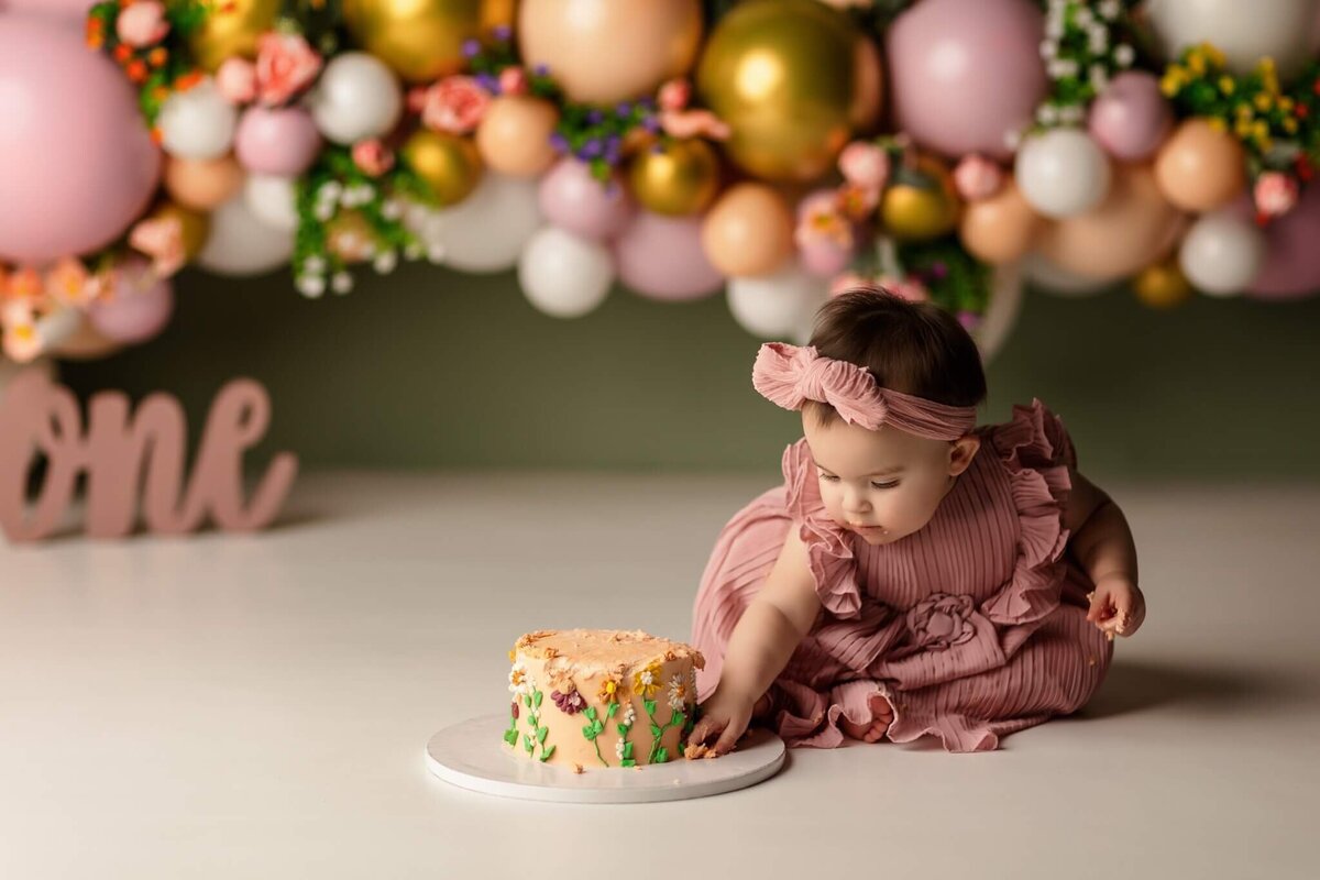 NW Arkansas cake smash photographer, cake smash photography near me, baby birthday photoshoot NW Arkansas