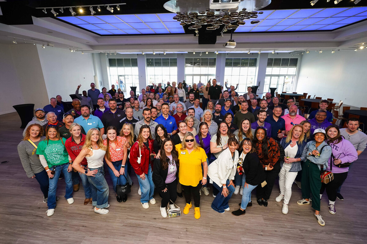 kansas-city-event-photography-0023-large-group-photo-in-ballroom