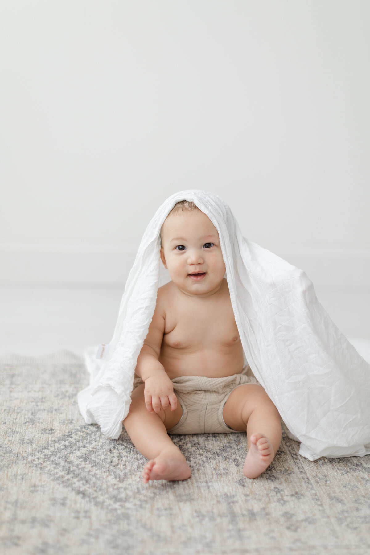 6 month baby milestone portrait session at Philadelphia photography studio - 13