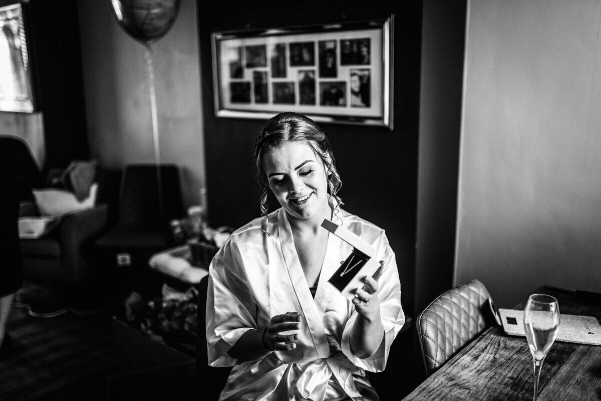 Natural Wedding Photographer Kent_CL elliharry - The lorship pub-london wedding-110-1