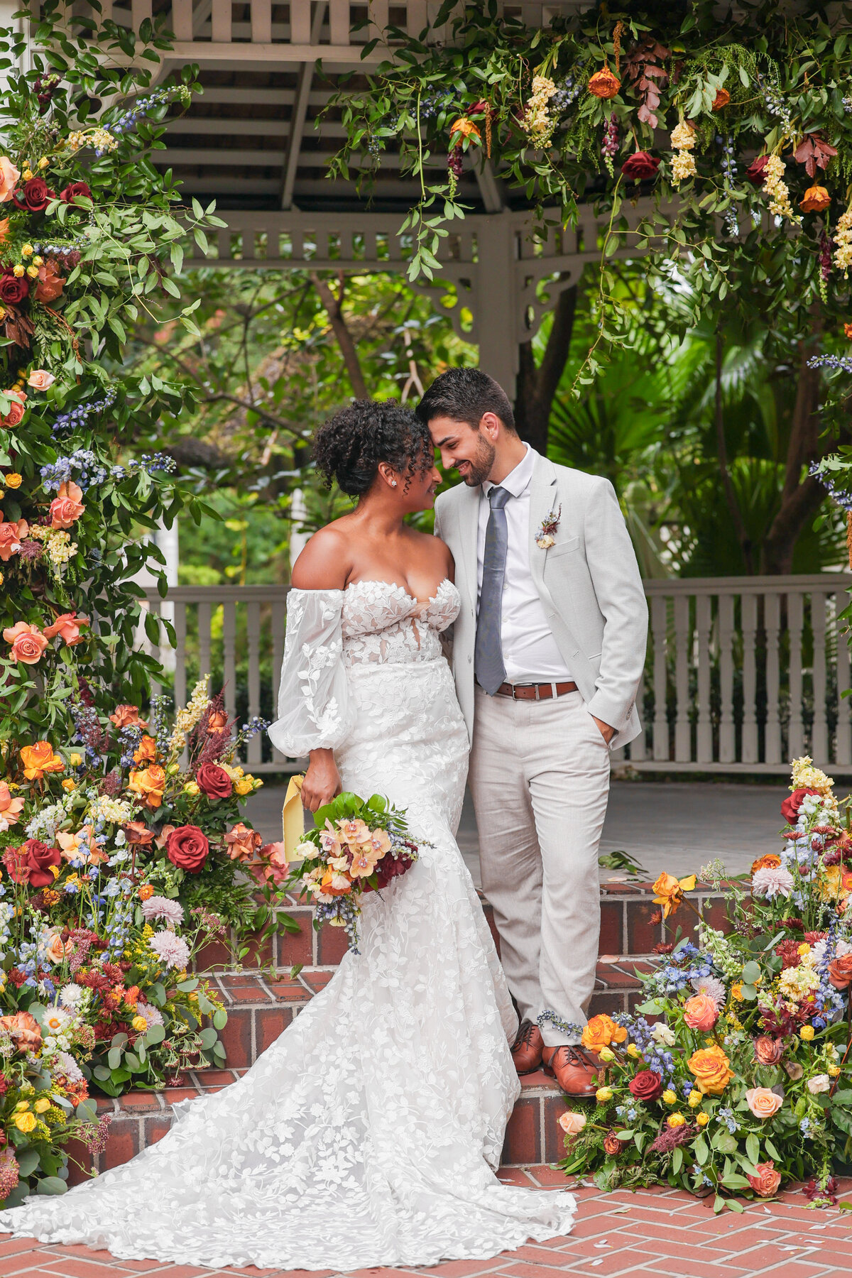 bride wearing long lace dress and groom wearing khaki suit at Dr Phillips House in Orlando Florida by wedding photographer Amanda Richardson Photography