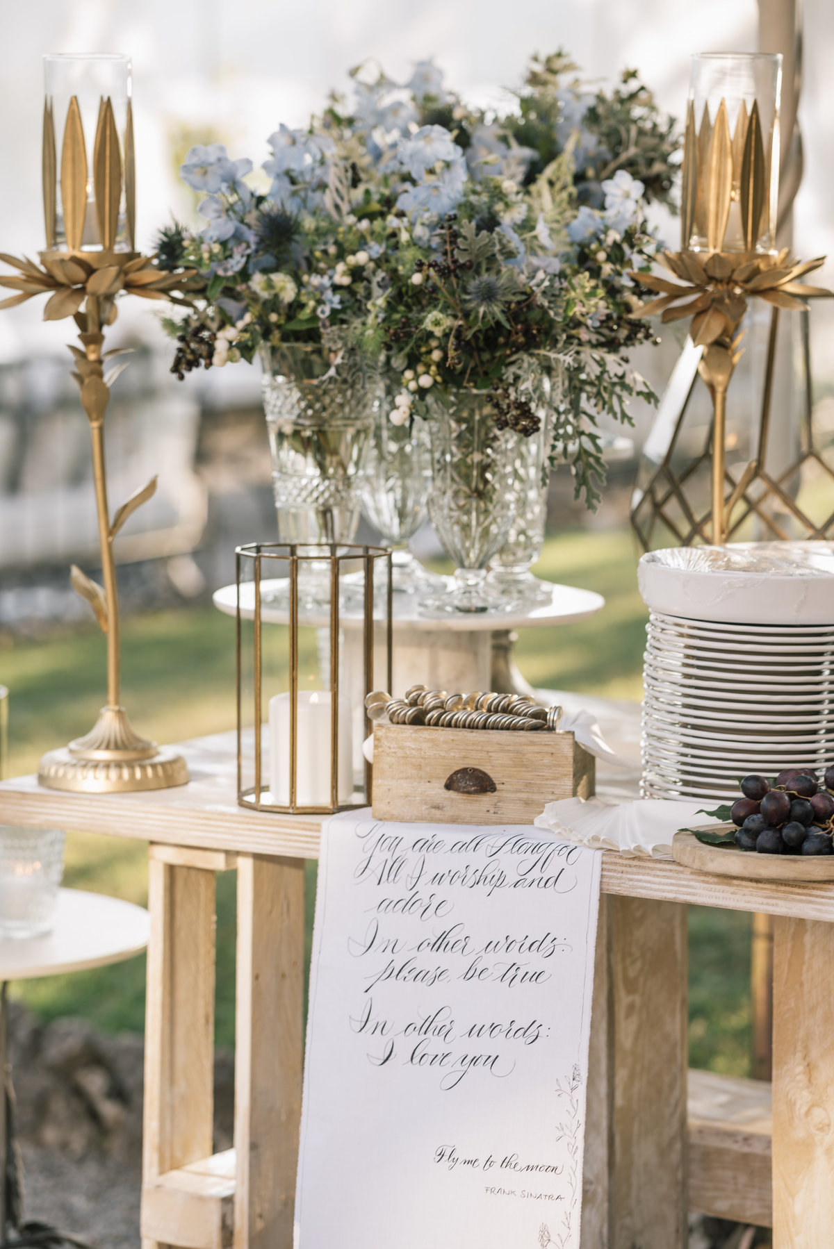 Precious elements and candles for a luxury italian wedding