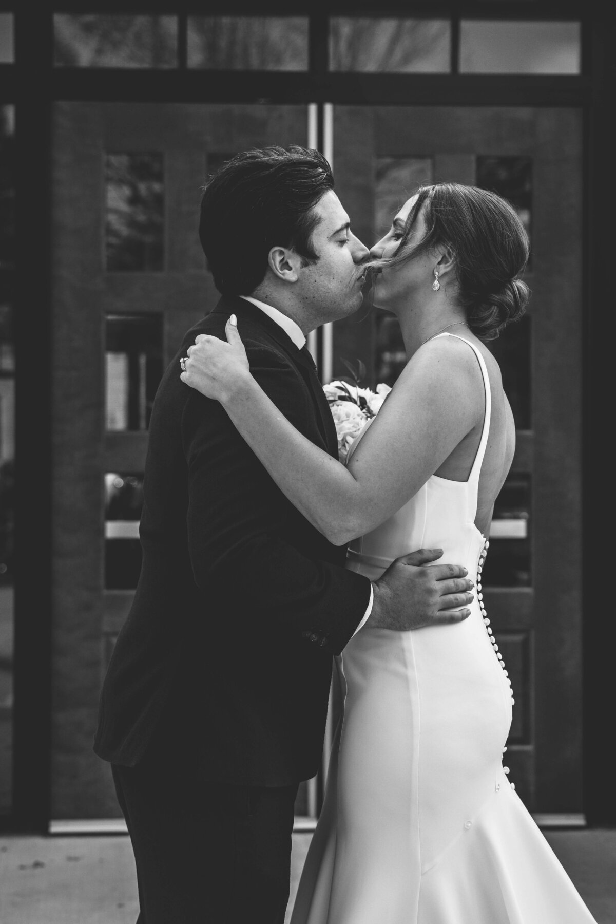 Stunning wedding photography throughout Northwest Ohio 1