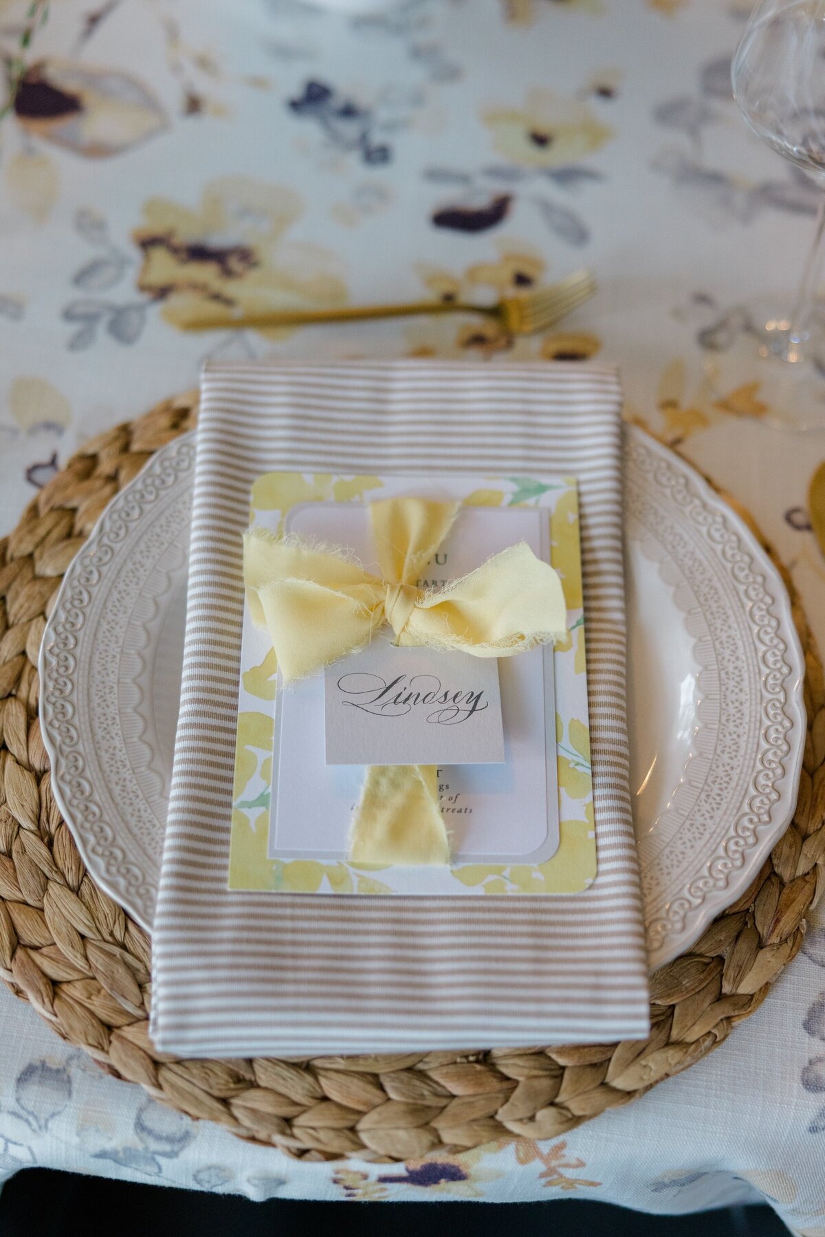 spring-wedding-place-setting