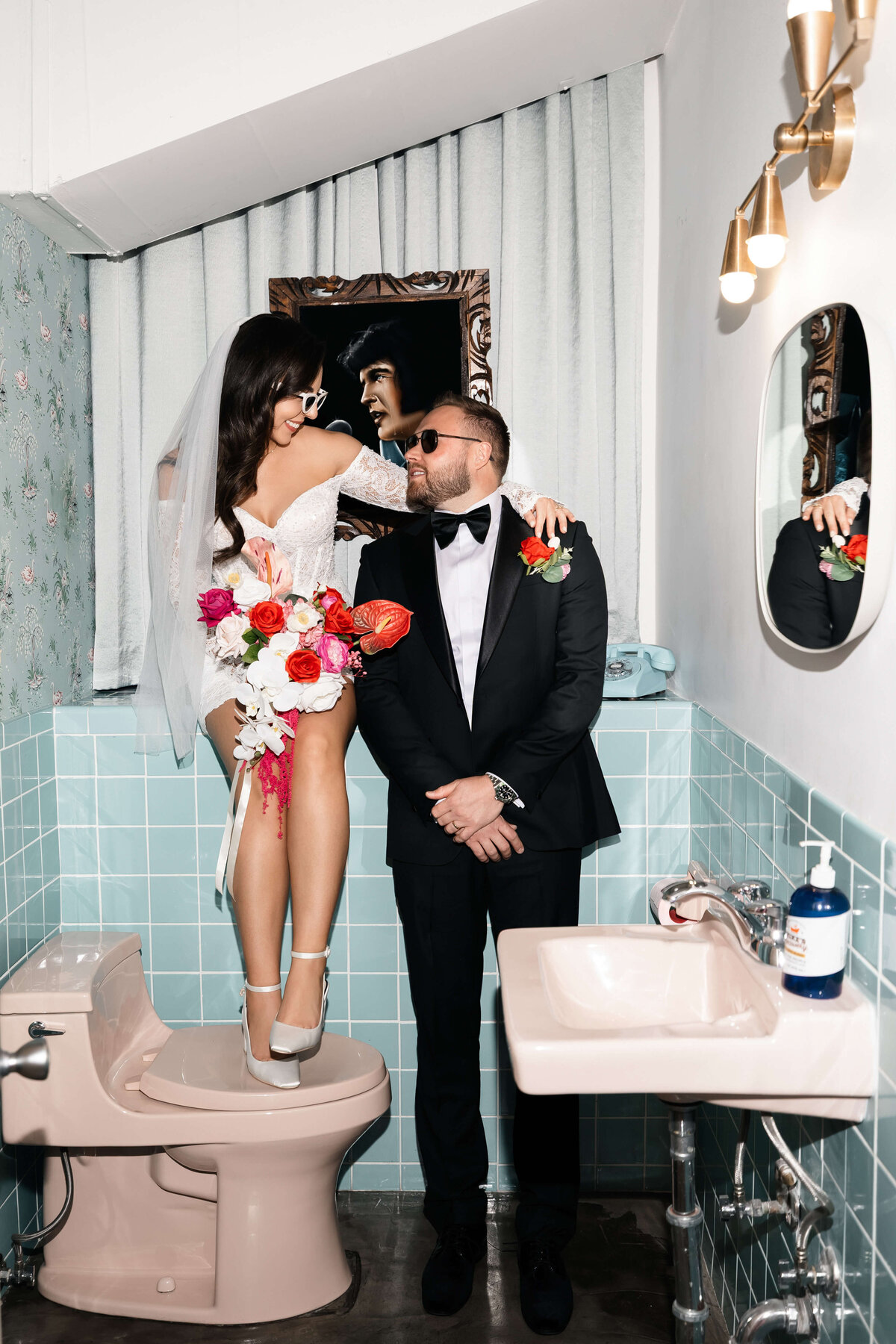 61riskyexposure_hannah-rory_las-vegas-elopement-photography
