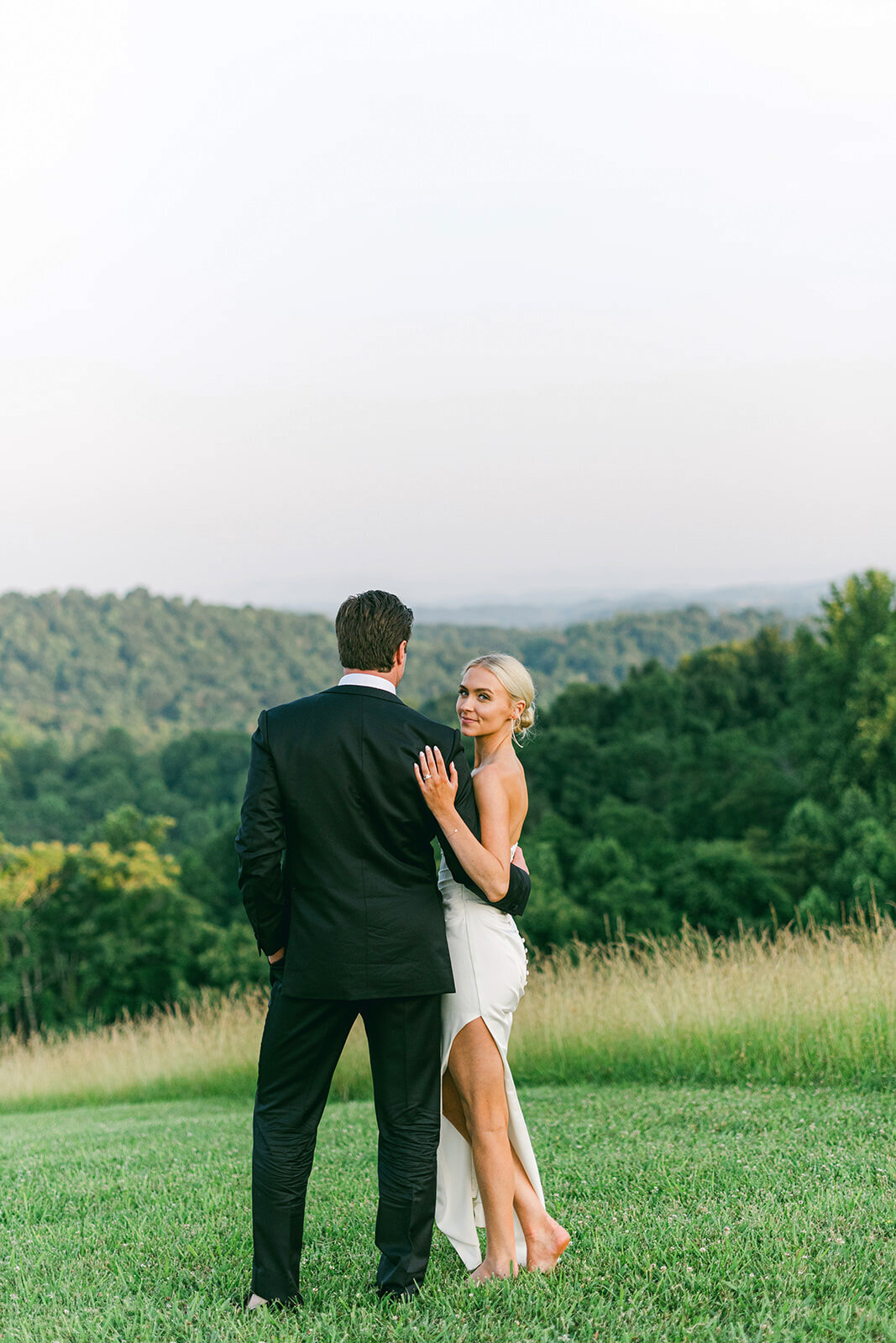 Morelock_Sanders_Wedding_BrideandGroom_TaraHodgesPhotography118