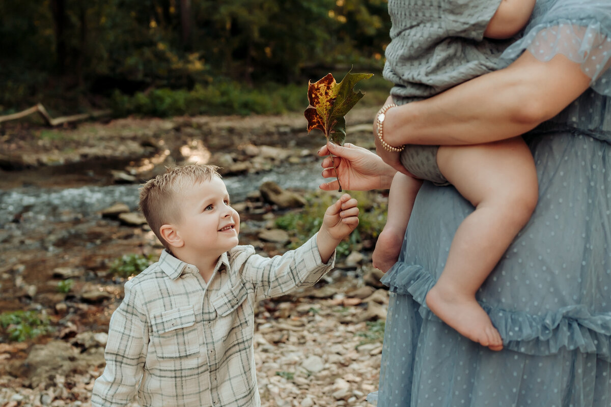 Roaring River State Park Family photographer Lifestyle (2)