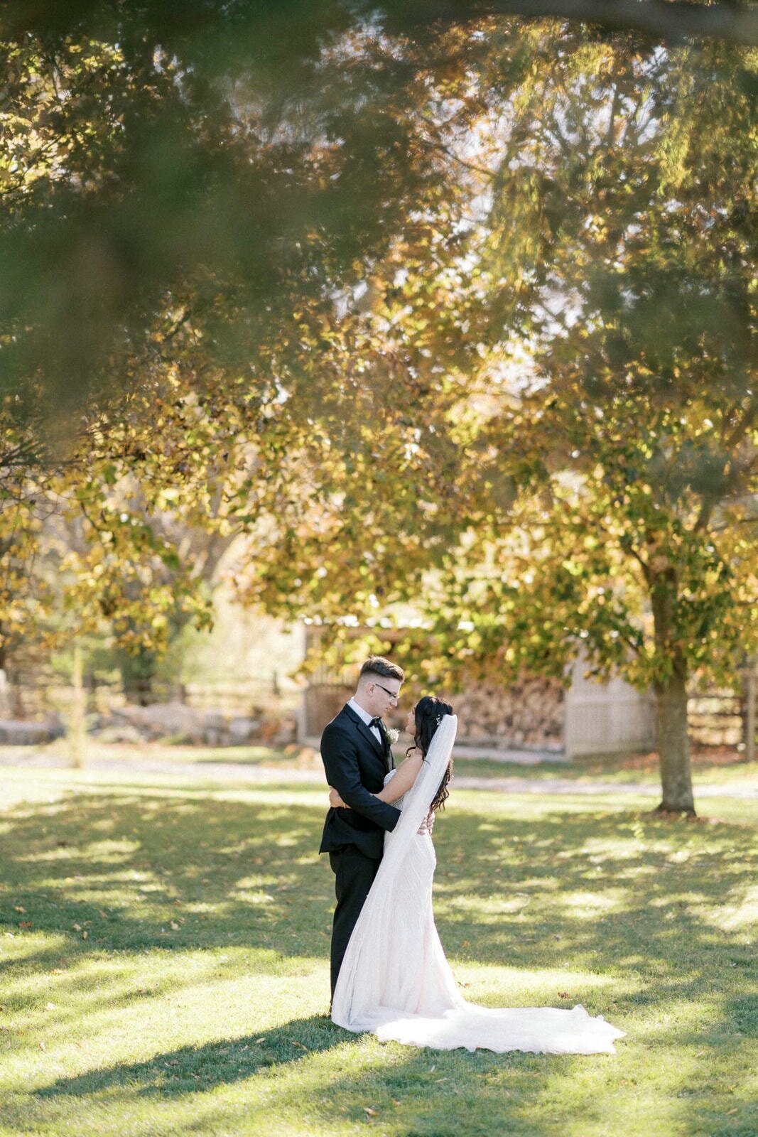 W11-Wedding-Photos-Caledon-Valley-Estate-Eleanor-and-Michael-2024-11-02-2500px-1084