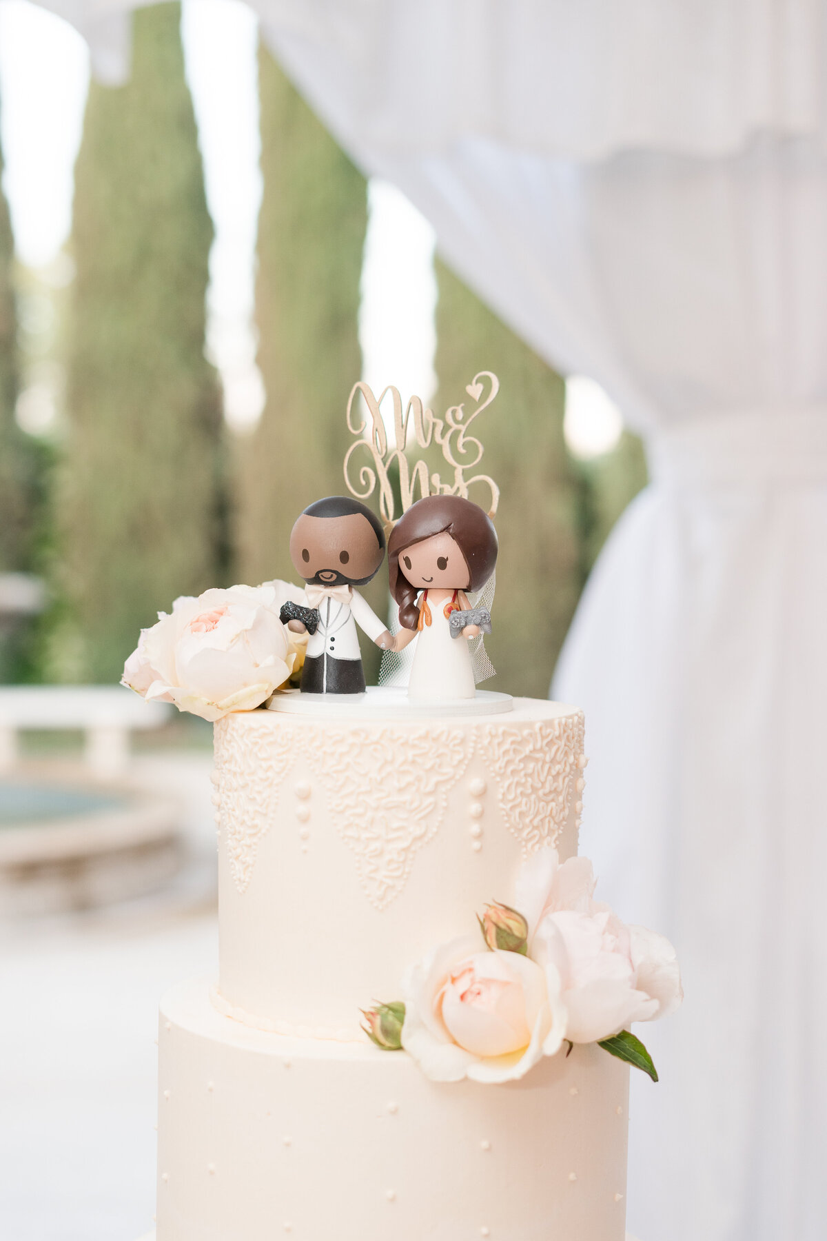 bride and groom cake topper