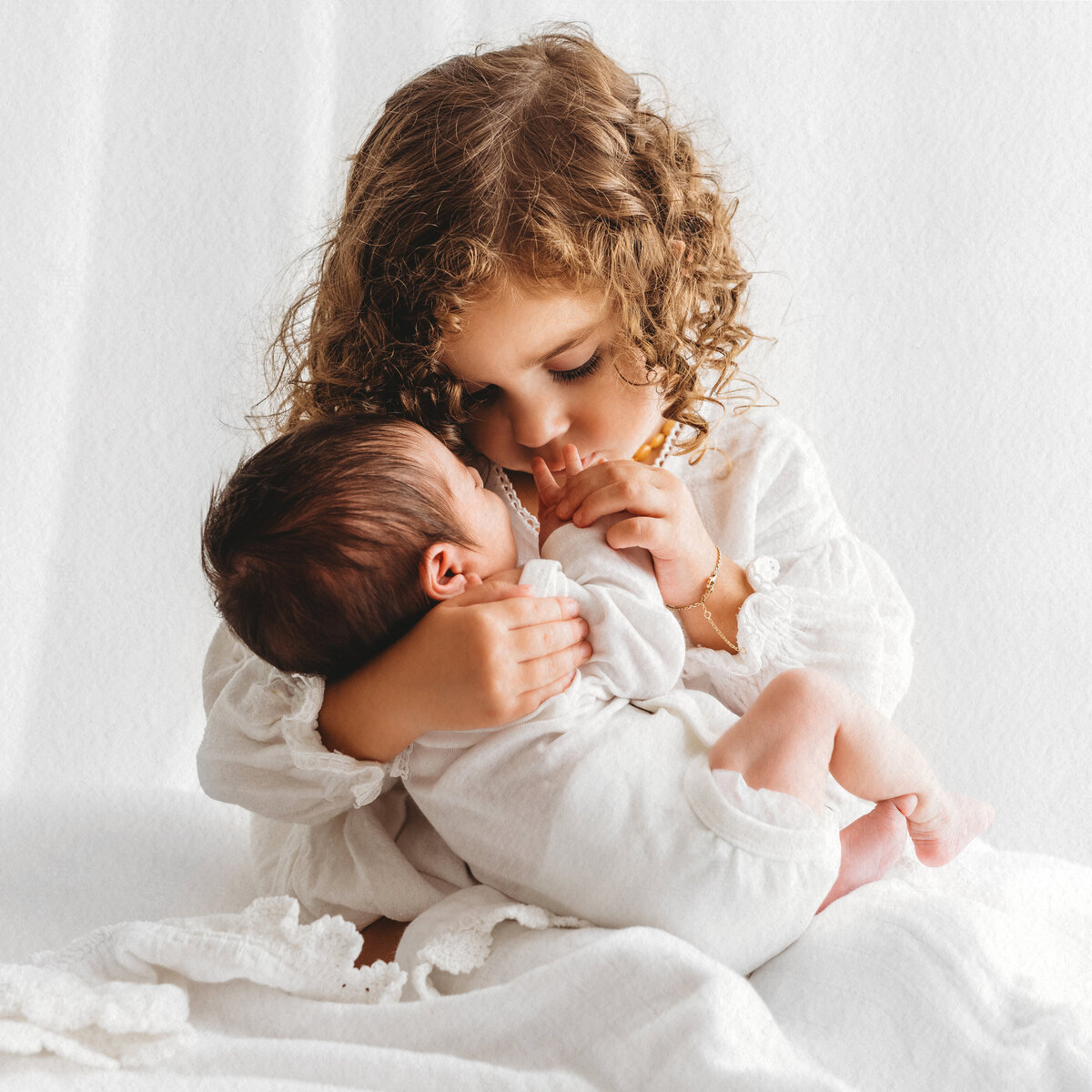 LittleWhitePhotography-Newborn-2
