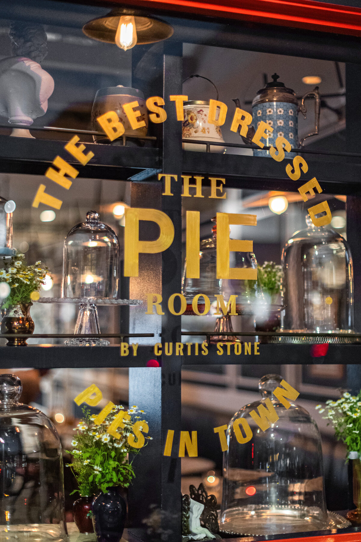 CURTIS STONE PIE ROOM - 002