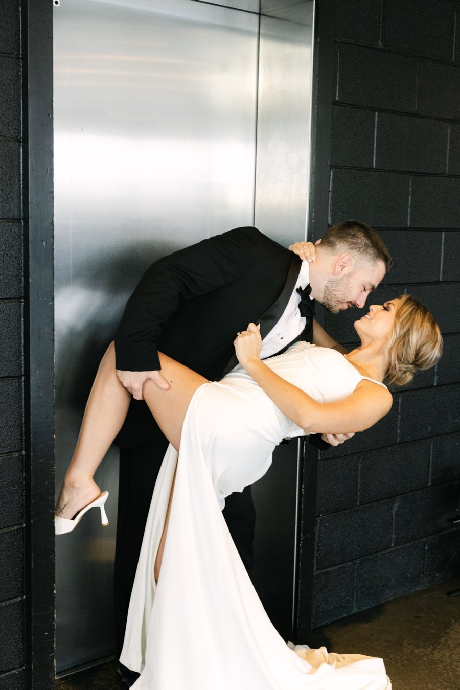 dec-on-dragon-2230_dallas-wedding-photographer-fort-worth-wedding-photographer