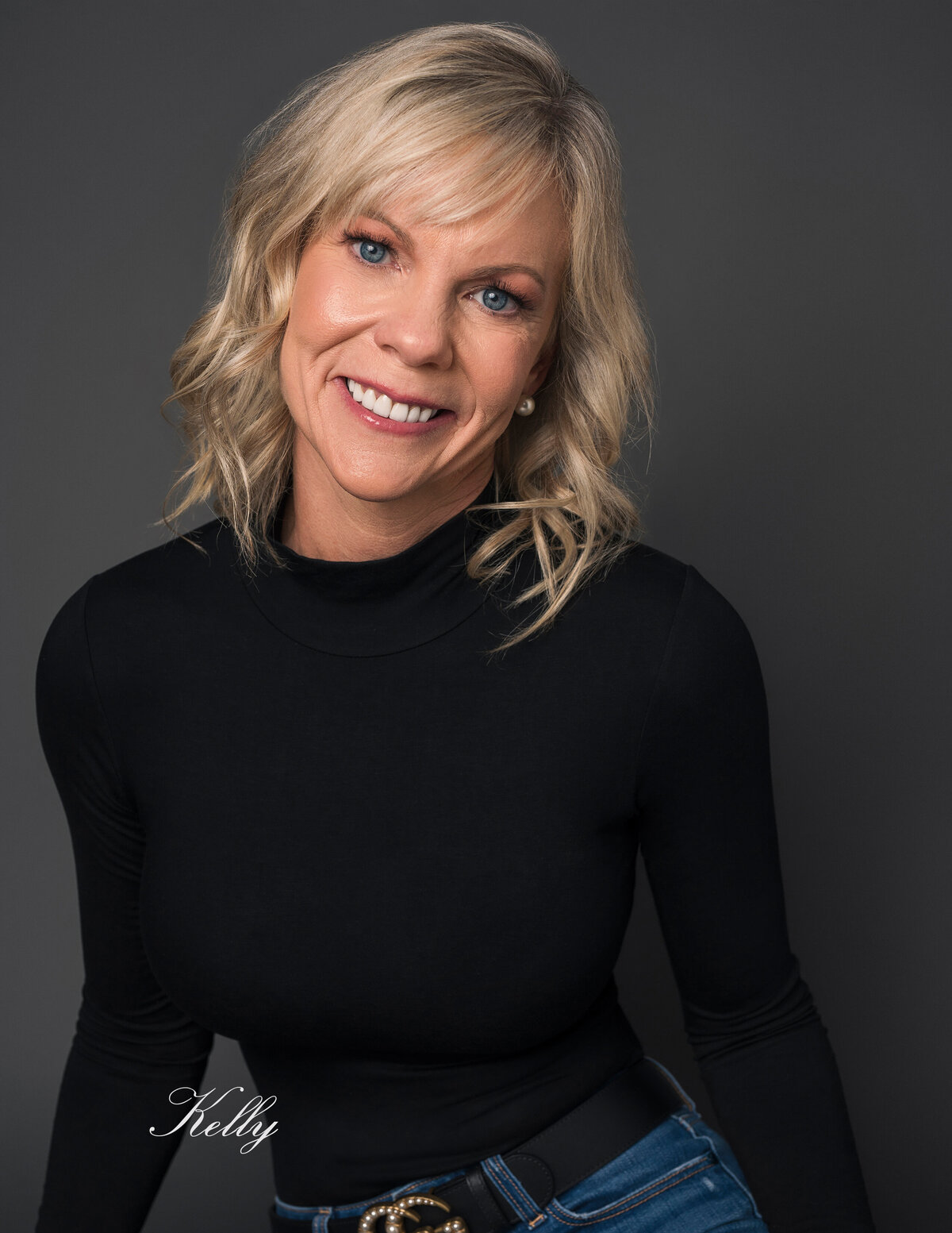 40 Over 40 by Leslie Q  Photography - Chic black outfit