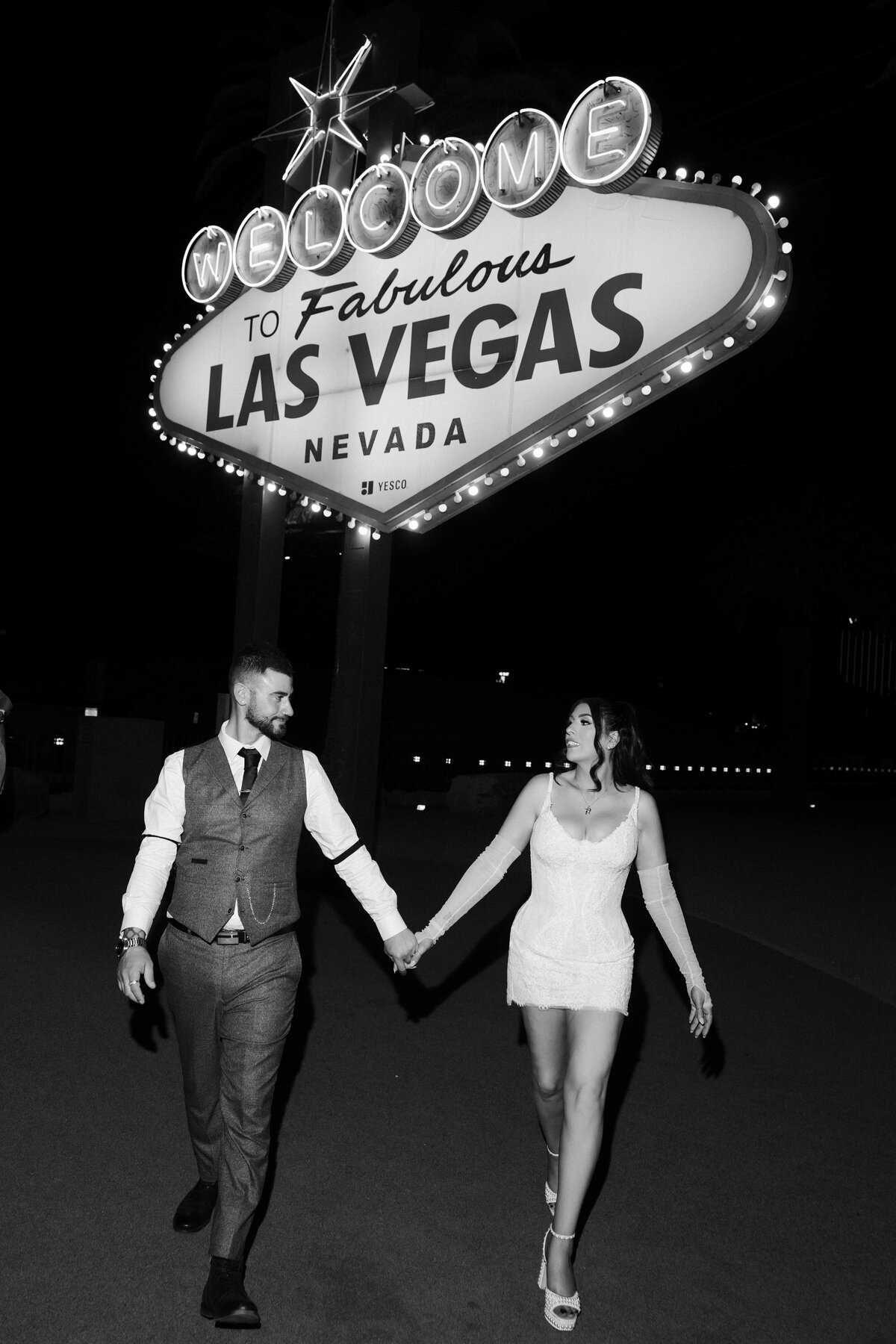 83riskyexposure_aimee-adrian_las-vegas-elopement-photography
