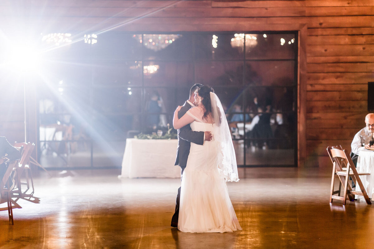 Stephanie&ChristianMorganCreekBarnAubreyTxWedding30