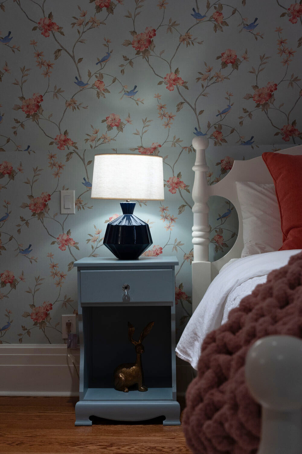 8Monkland_BedCloseup