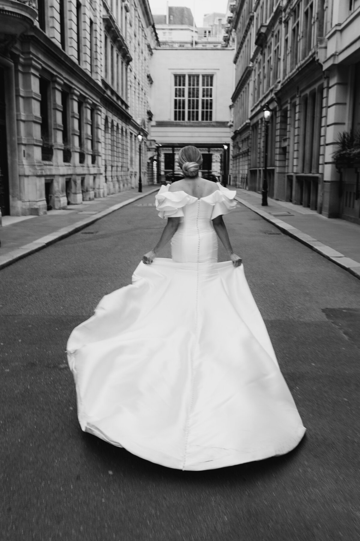 178 editorial wedding photography at balls brothers austin friars
