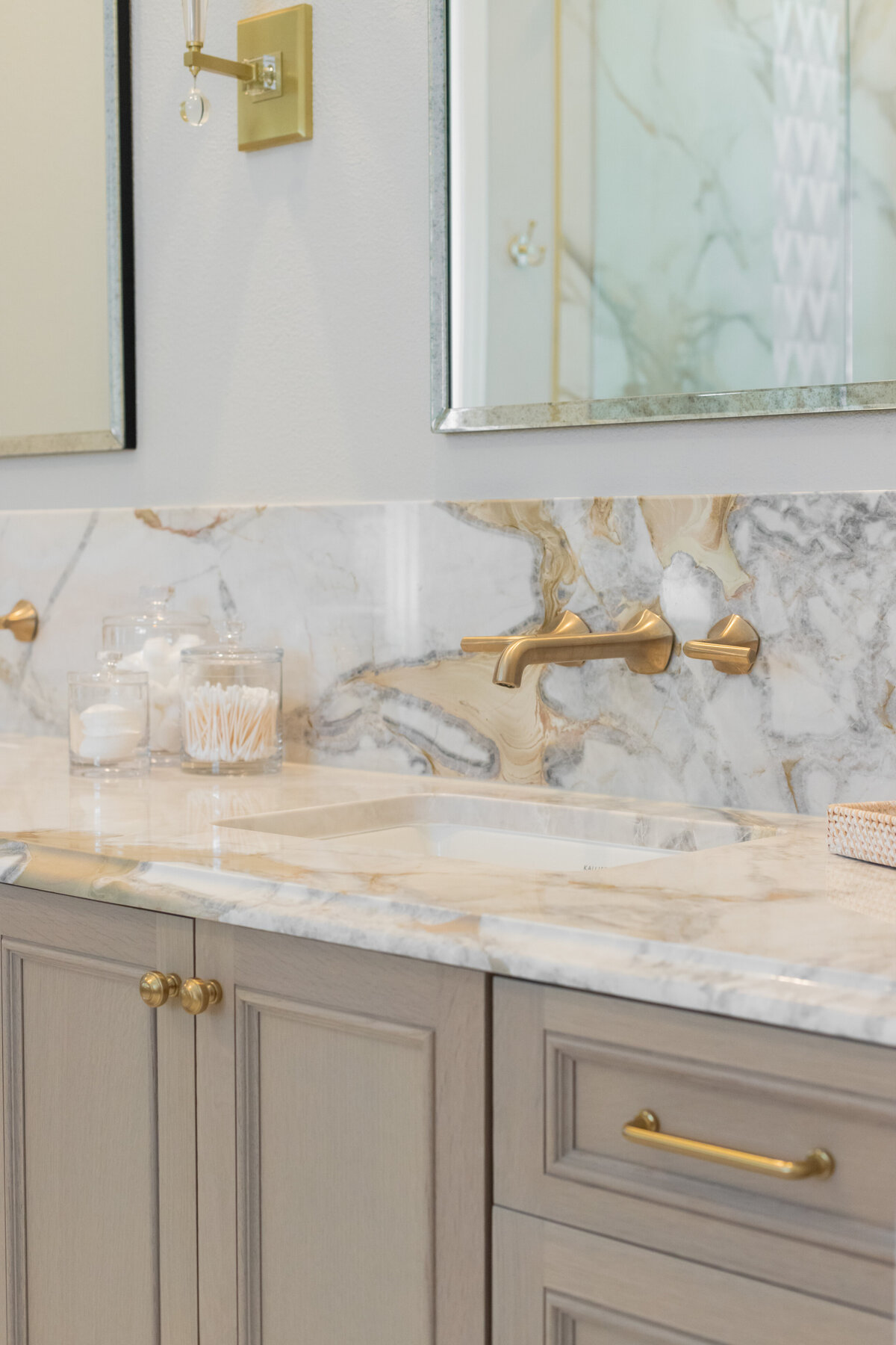 sally-barton-interiors-bathroom-vanity-countertop