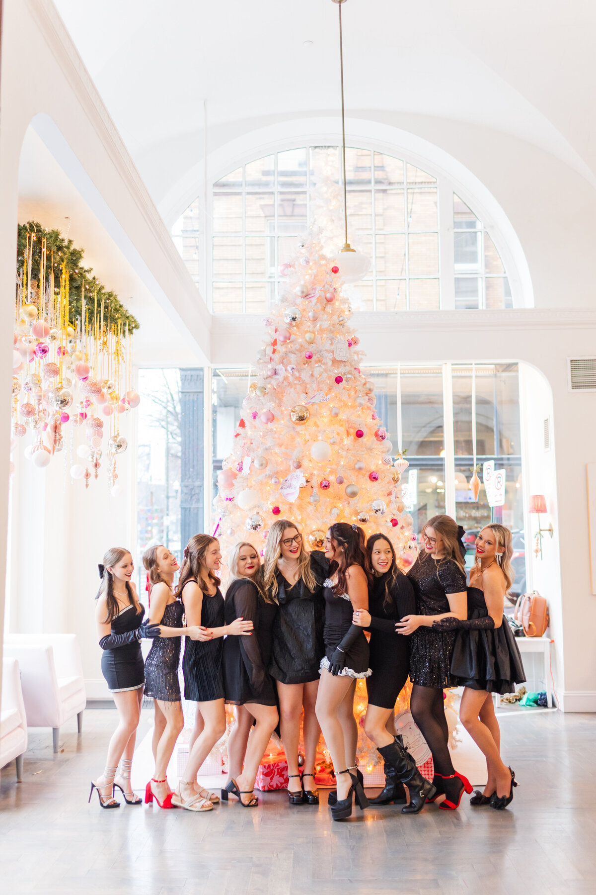 Quirk-Hotel-Christmas-Richmond-Kelsey-Marie-Photography-2023-0257