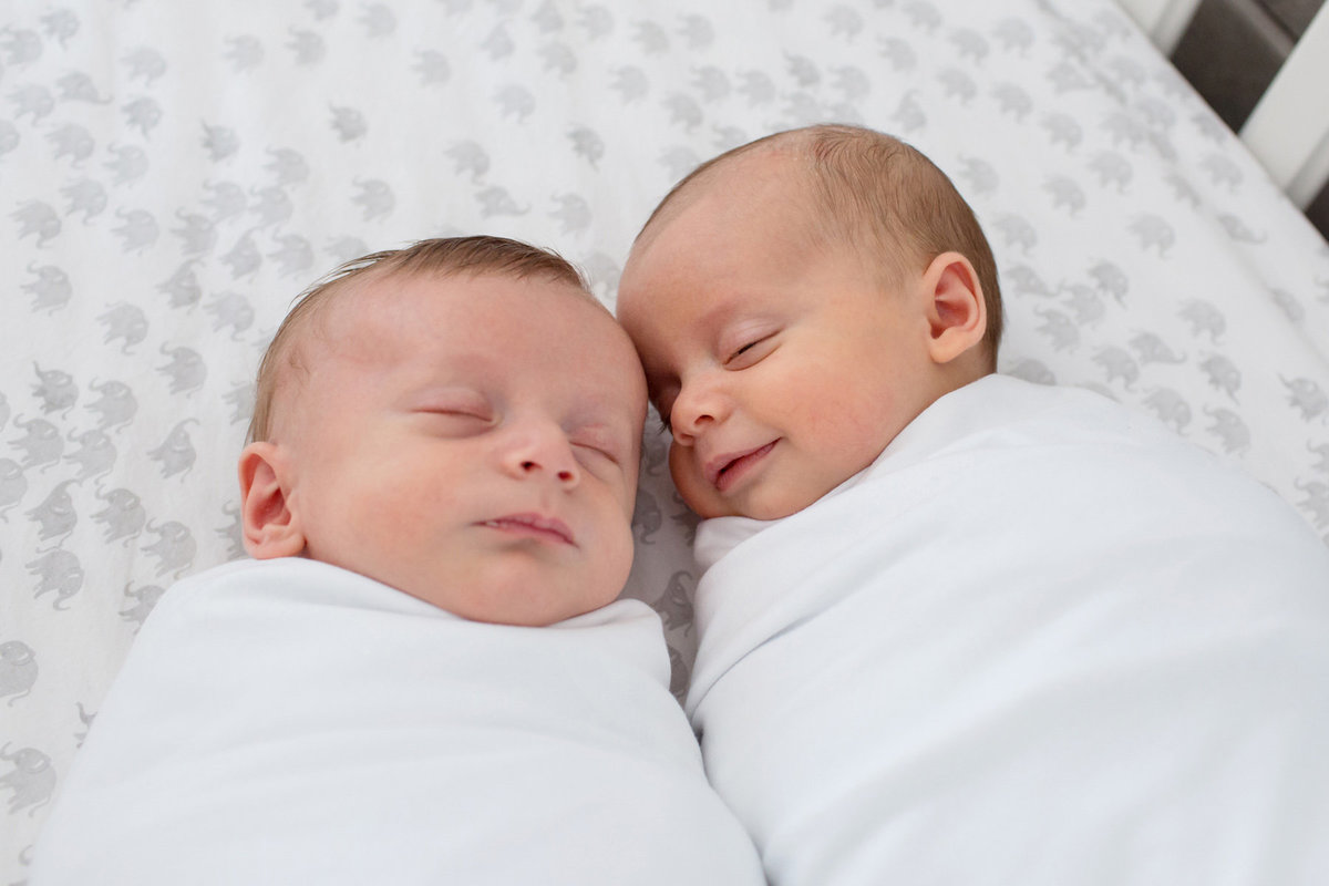 Wouk32-baby-twins-photos-home-st-louis-photographer