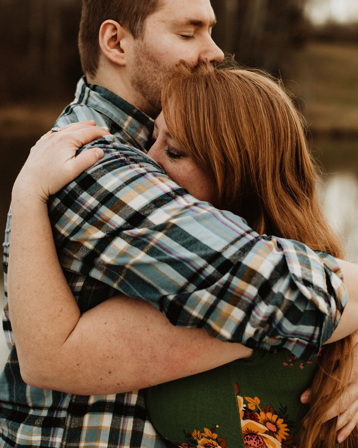 couple hugs near a lake