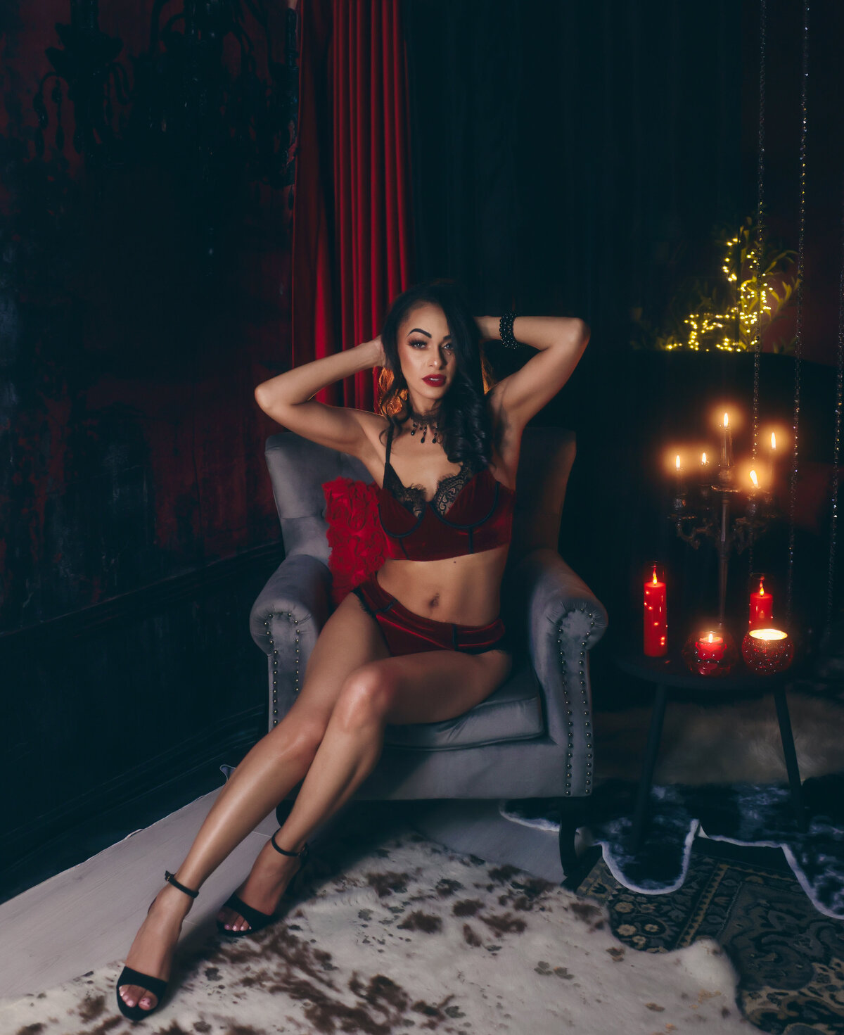 Savannah Boudoir Beautiful woman in gray chair