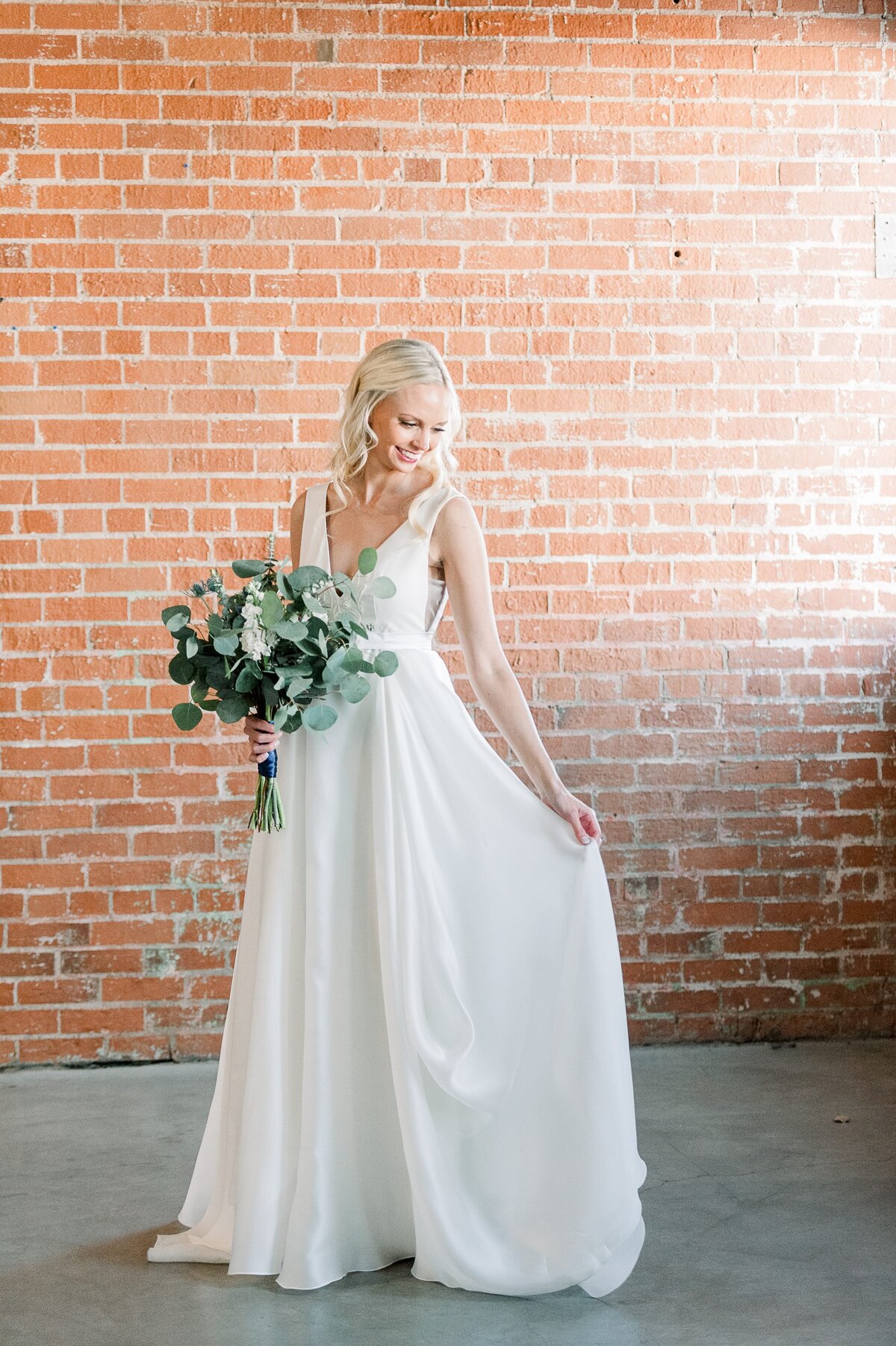Warehouse-215-wedding-by-Leslie-Ann-Photography-00026