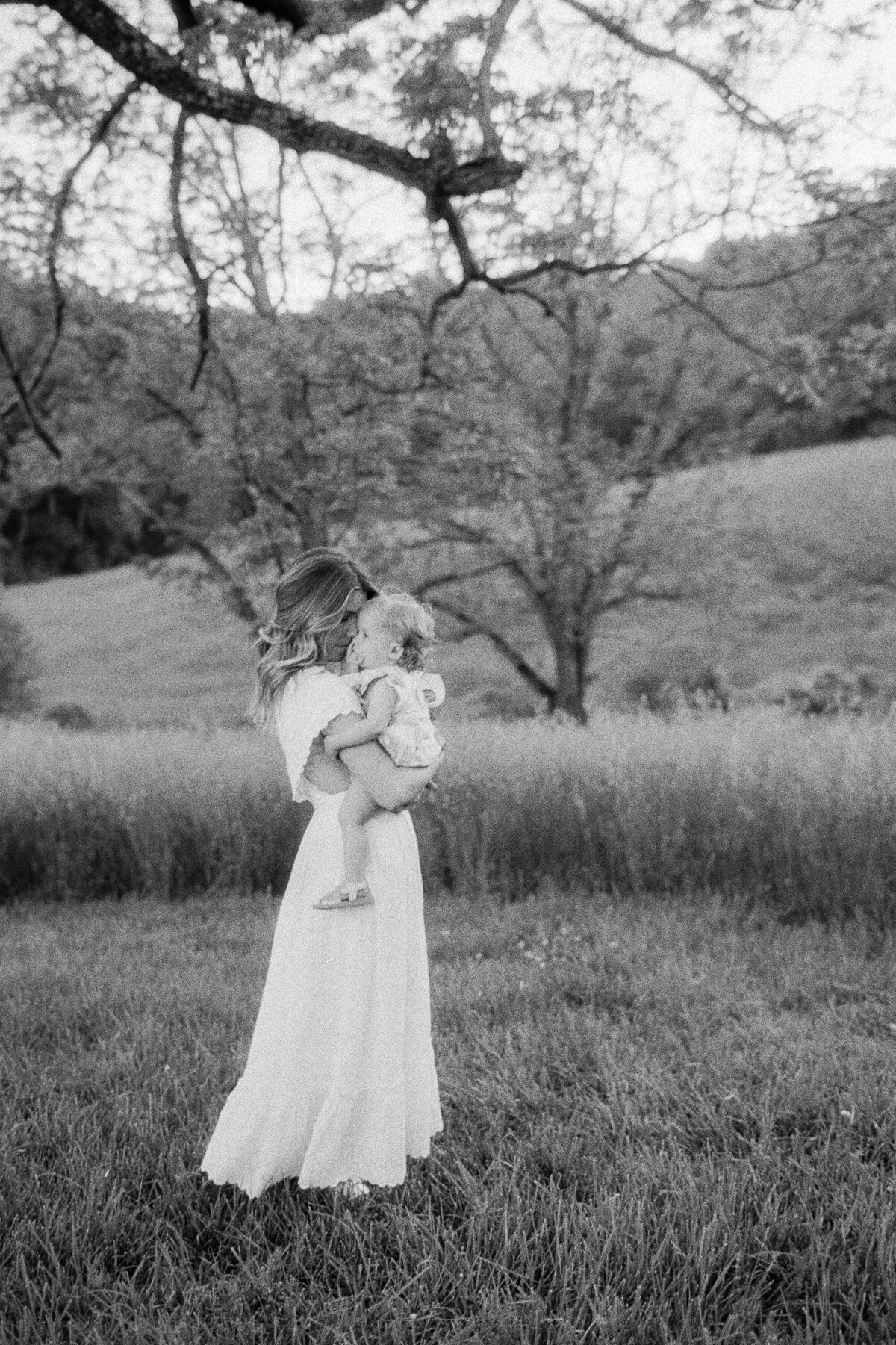 spring-outdoor-lifestyle-family-photos-charlottesville-va-amy-nicole-photography-0062