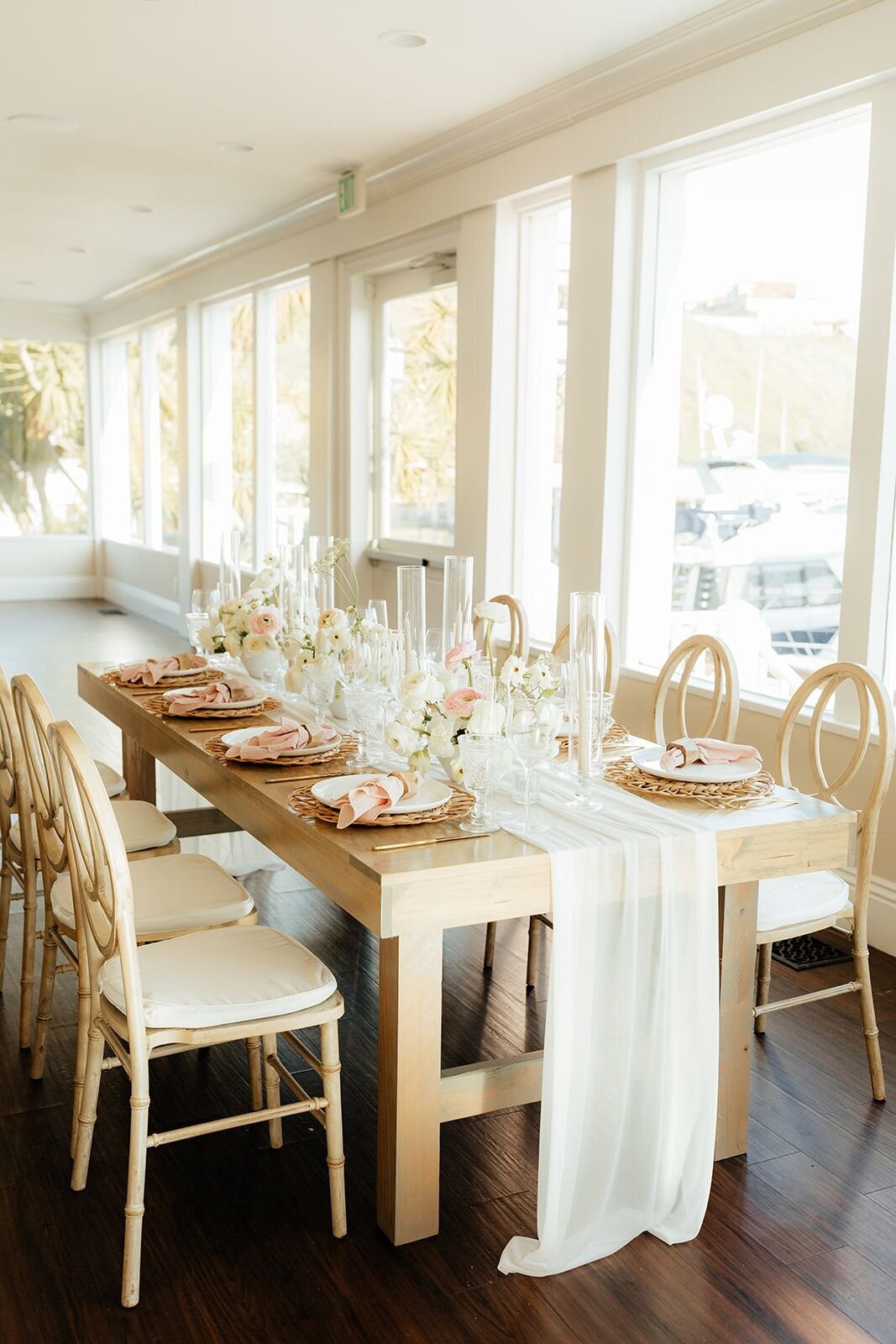 white-and-pink-tablescape-2