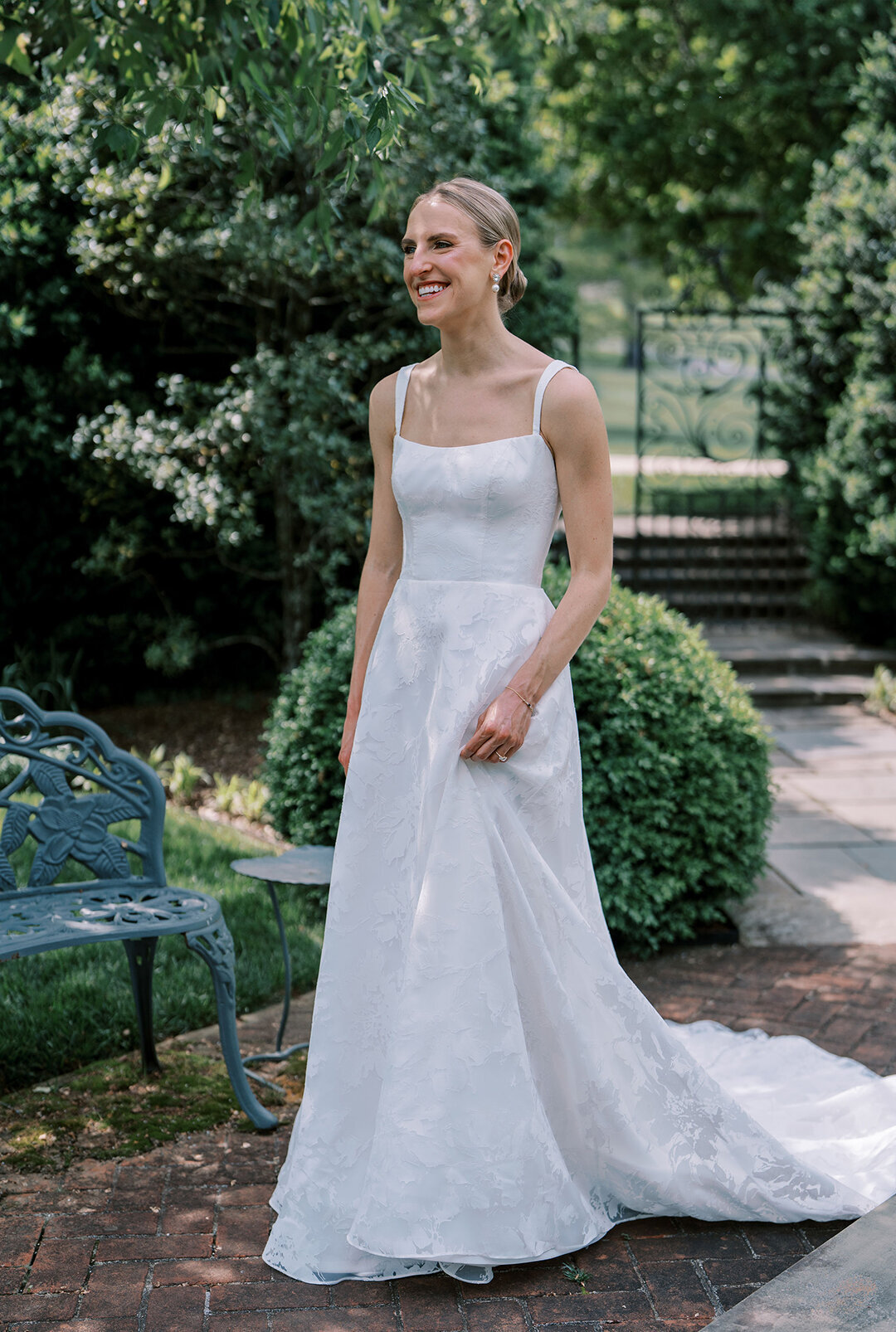 KathleenRob5-3-25GlenstoneGardenVA-VickiGraftonPhotography-300