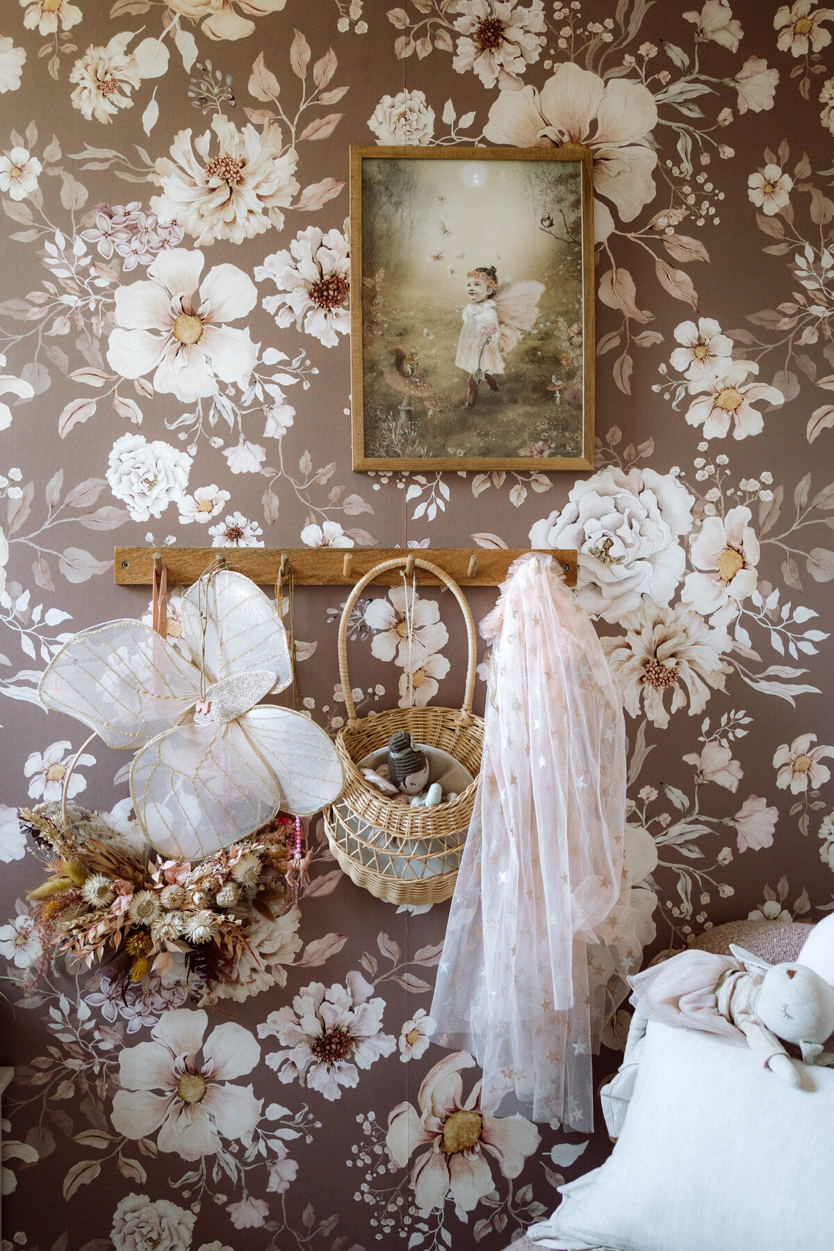Lifestyle gezinsfotografie tijdens een Homes to Remember-shoot - meisjes kamer 