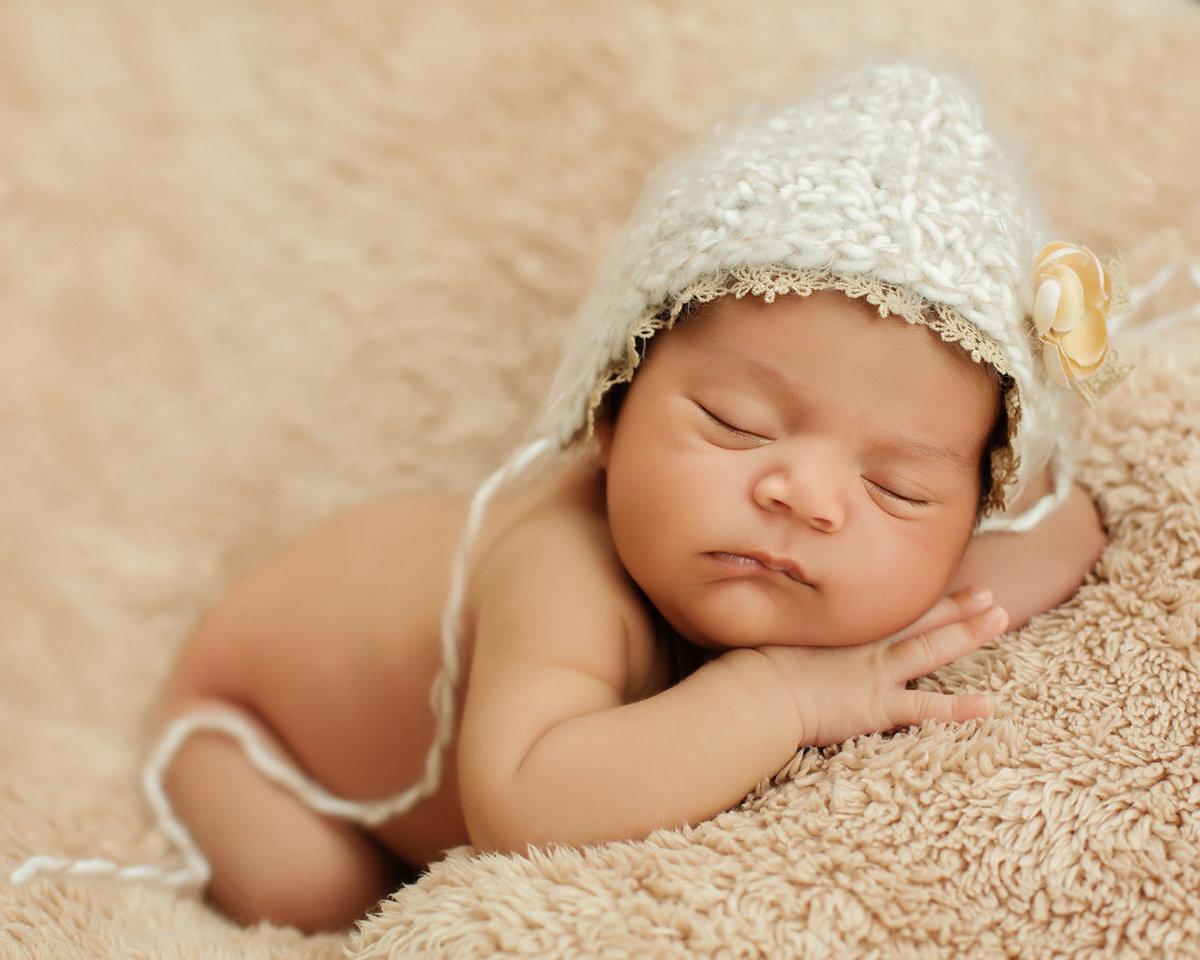 newborns in hats389
