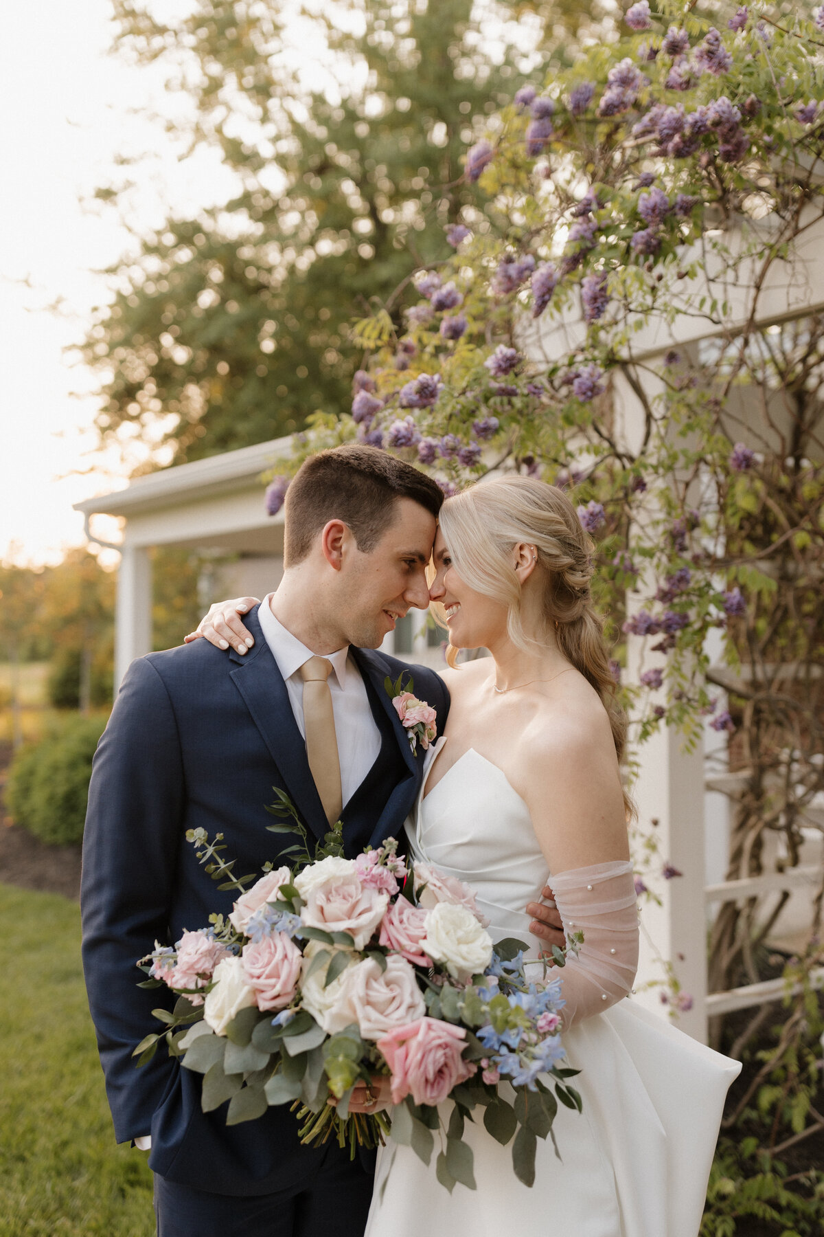 Romantic outdoor Indianapolis wedding photography couple