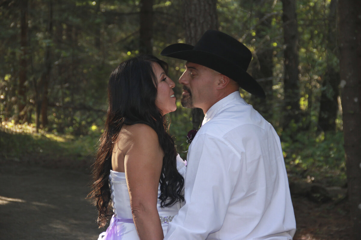 Bayview Idaho Wedding  Couple kissing