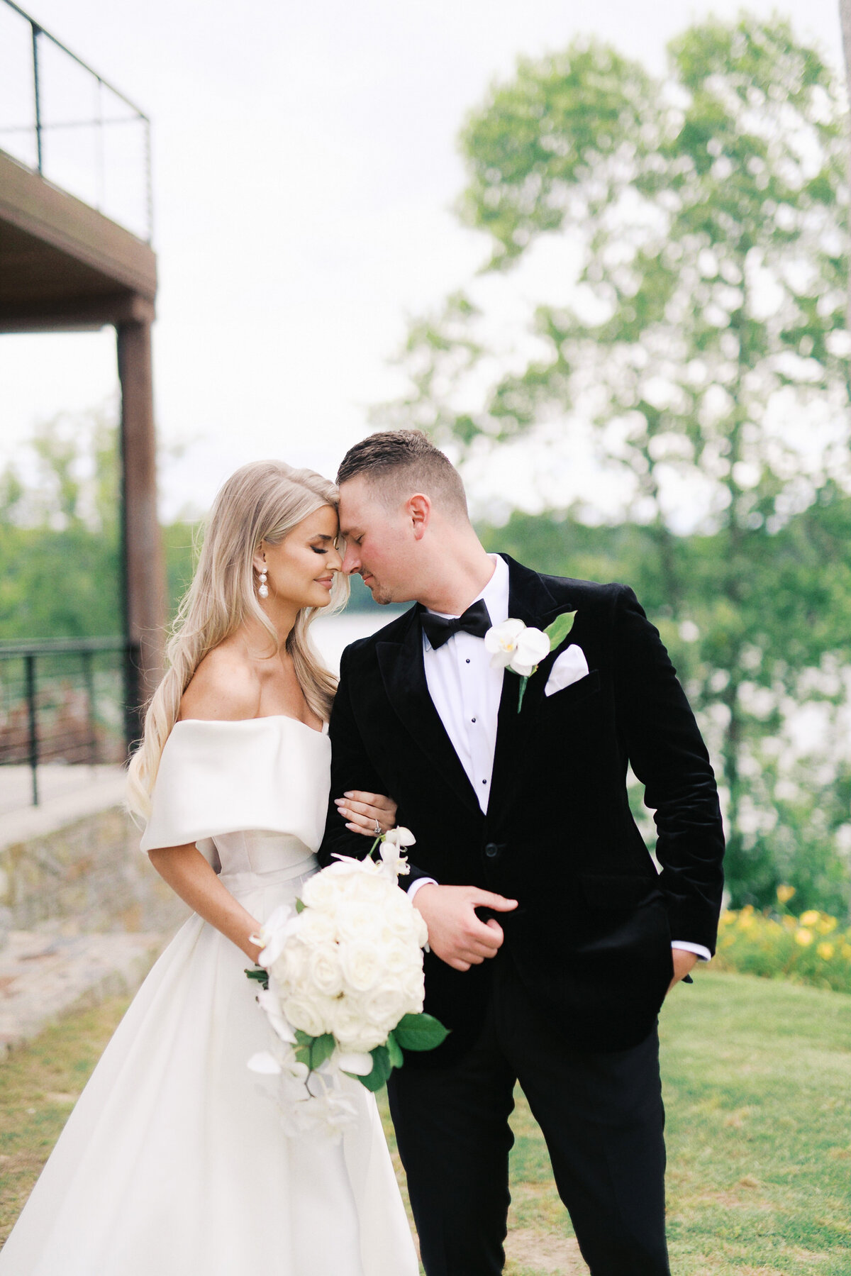 Barn at Smith Lake Wedding Photographer-34
