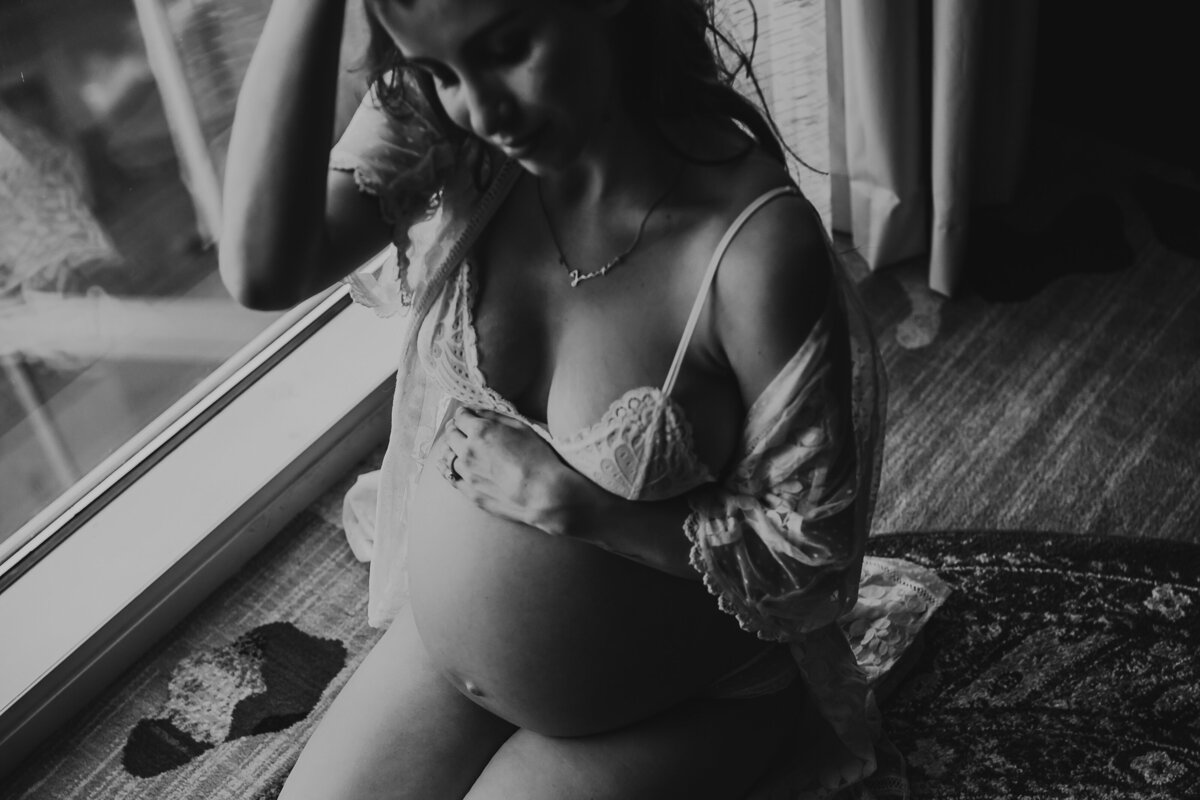Intimate Maternity Photo Session Clickaway