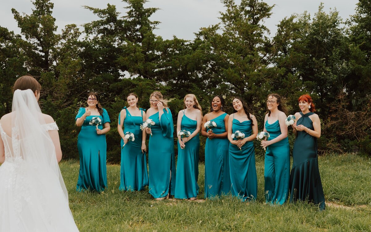 Bridesmaids-smiling-wedding