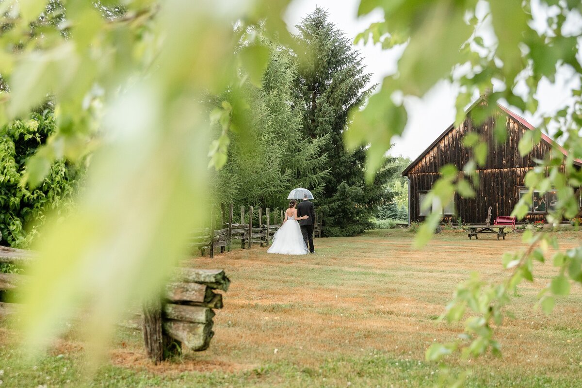 Intimate Arrowwood Farms Harvest Table Wedding | Dylan & Sandra Photography -57