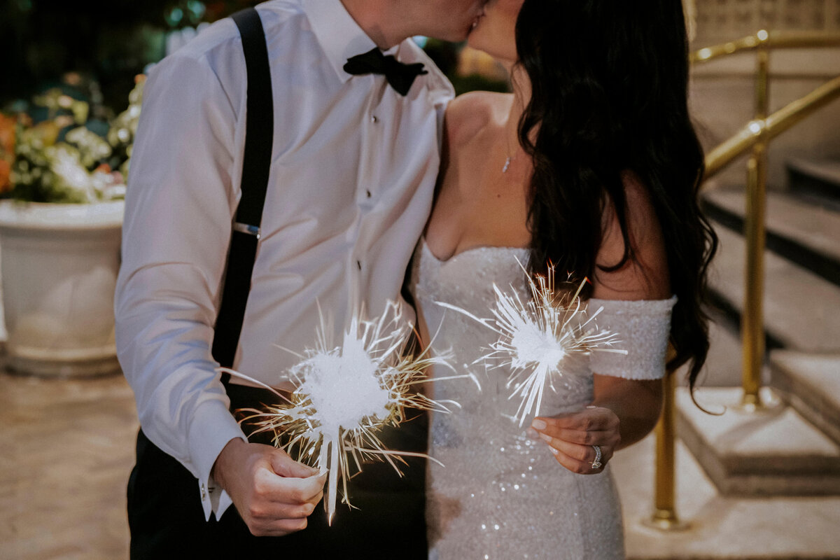 couple-kissing-with-sparklers