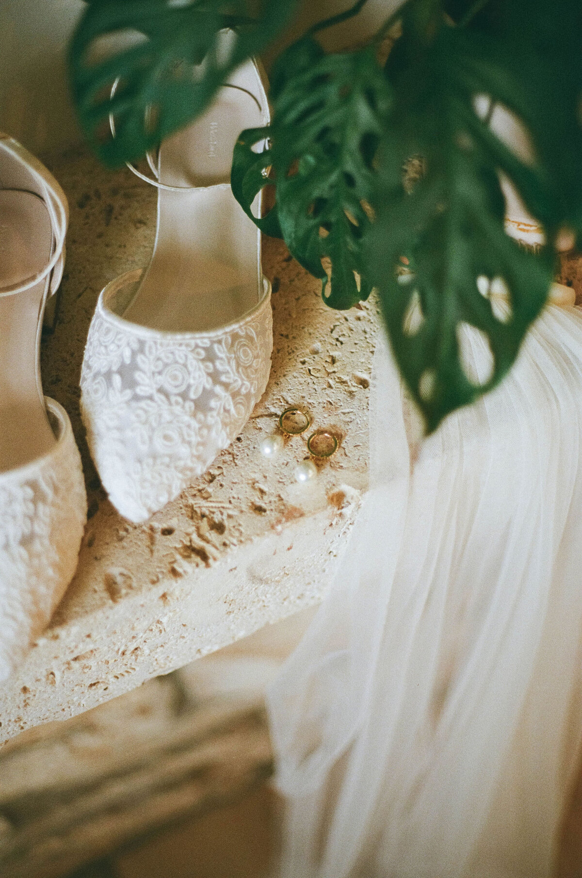 Lindsey&AlexWeddingPhotos_Film_AustinWeddingPhotographer_HereafterFilms_-5