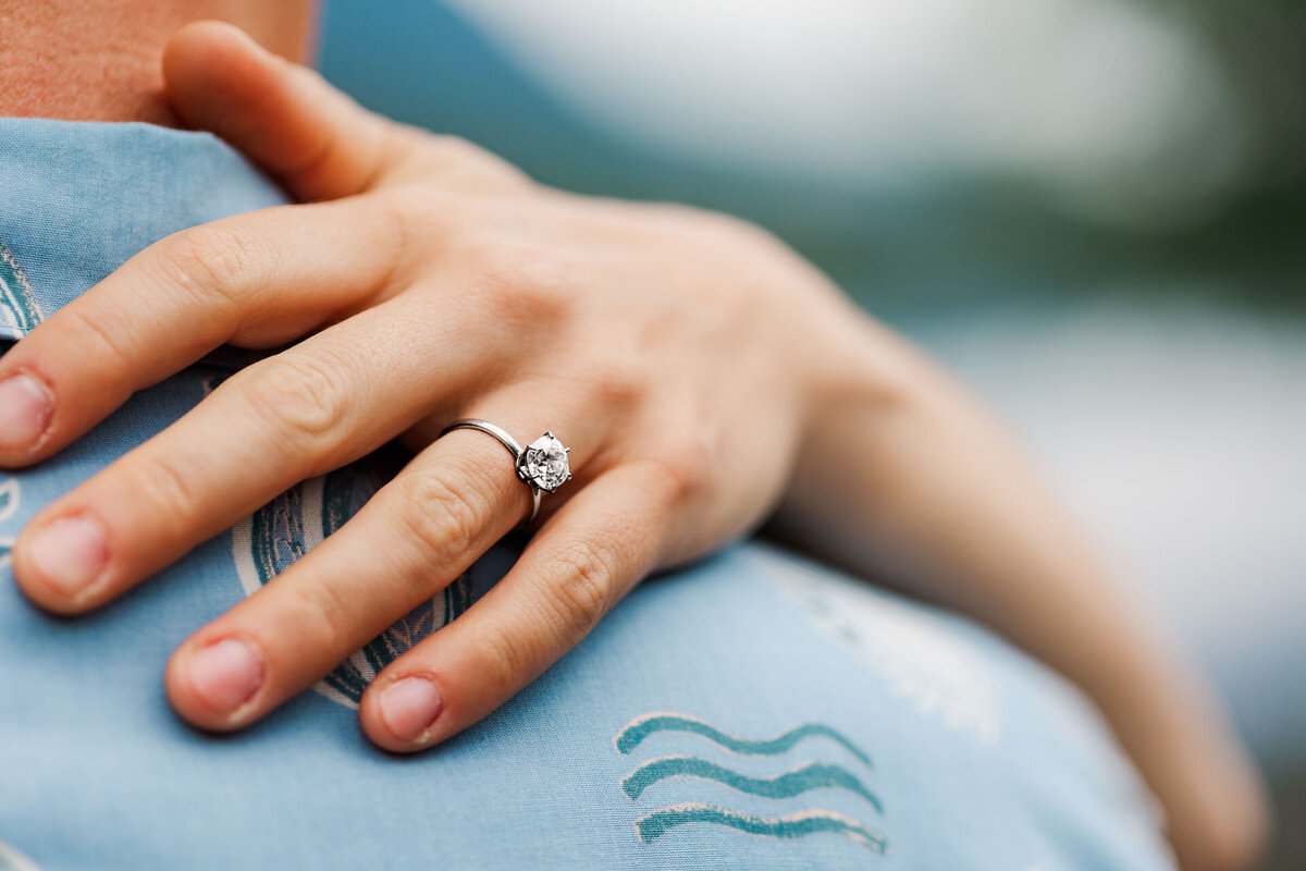 Rattlesnake-Lake-Engagement-Photos-12
