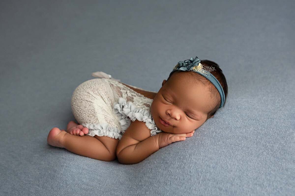 columbus-and-dayton-ohio-best-newborn-photographer-baby-girl-in-light-blue-romper-on-dusty-blue-blanket-amanda-estep-photography