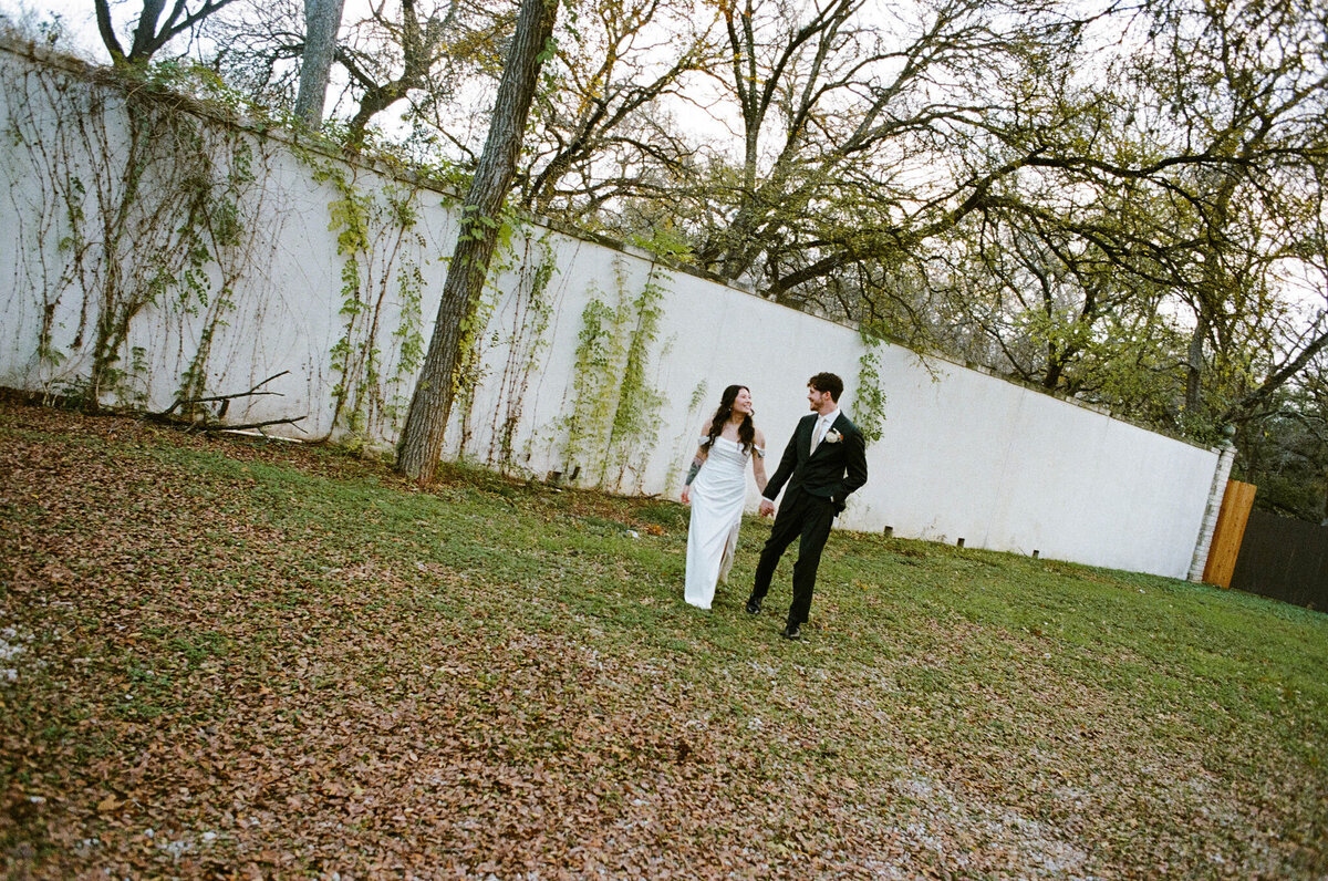 Lindsey&AlexWeddingPhotos_Film_AustinWeddingPhotographer_HereafterFilms_-88